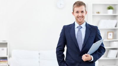 Un consultant en stratégie de management dans une entreprise